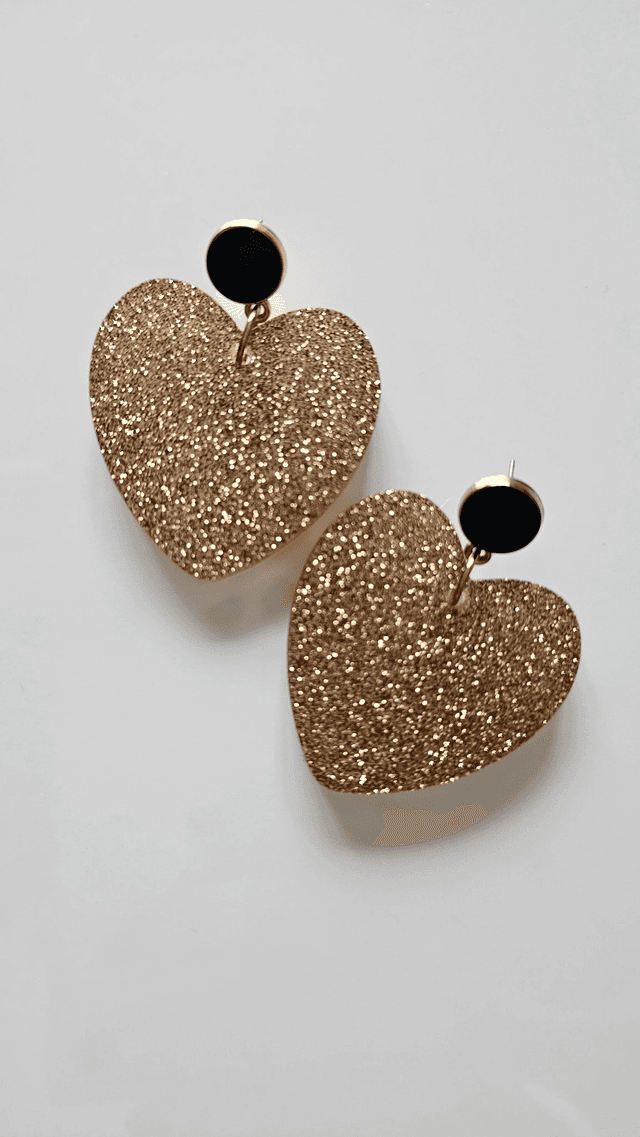 KISS&#039;KISS aux apprêts noirs et fines paillettes dorées 