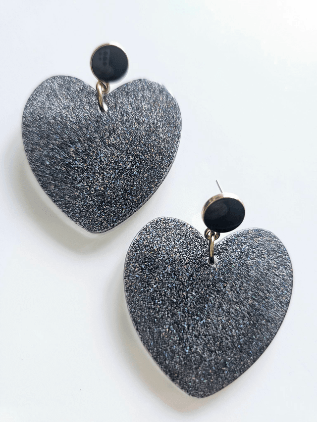 KISS&#039;KISS aux apprêts noirs et fines paillettes noires 